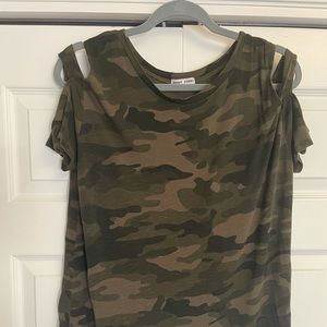 Camo shirt sleeve shirt